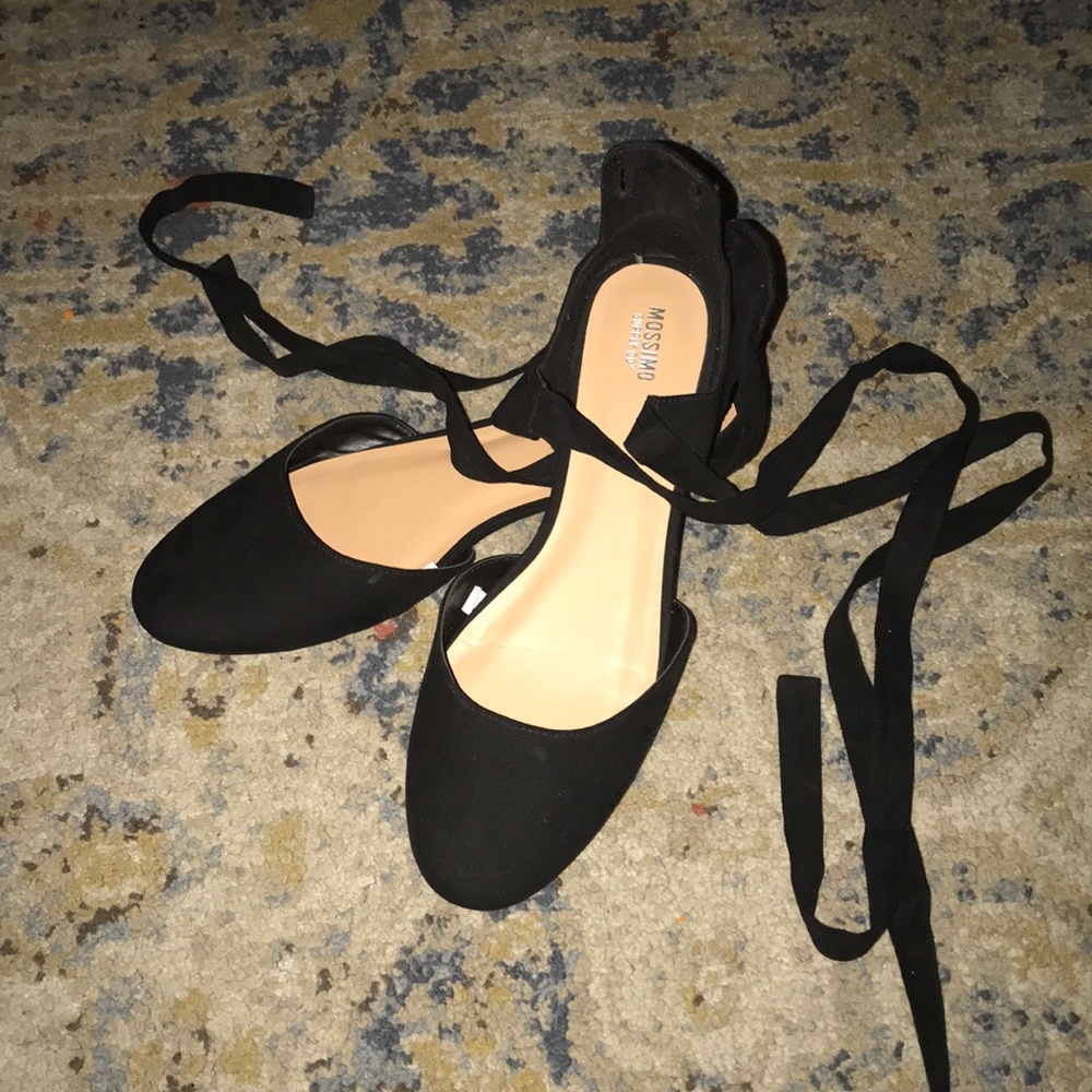 Adorable black suede Mossimo lace up ballet flats!